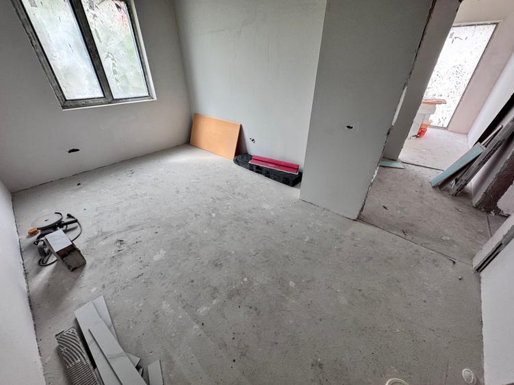 Casă individuală cu 4 camere cu Canalizare în Sud