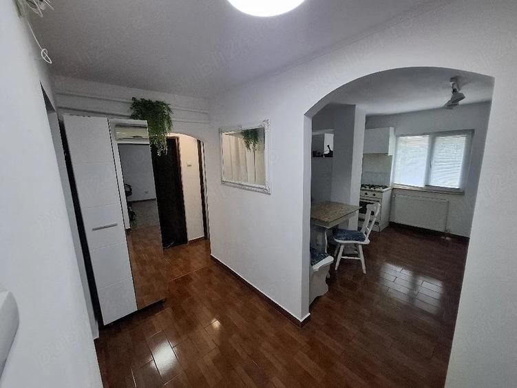 Apartament cu 3 camere decomandat în Tineretului