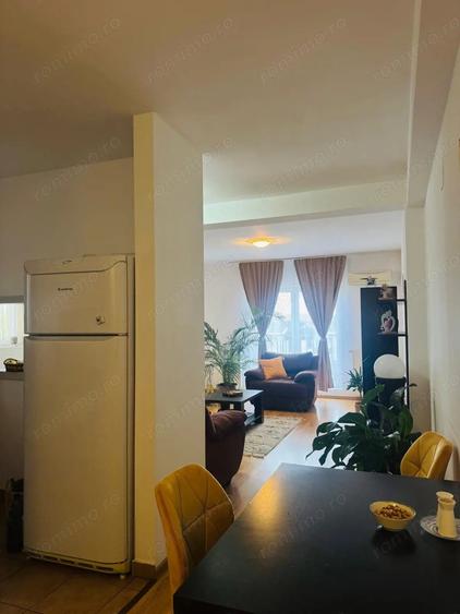 Apartament cu 2 camere decomandat în Subcetate