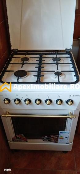 Apartament cu 3 camere semidecomandat în Victoriei