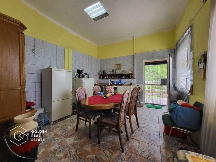 Casă individuală cu 12 camere cu Teren 1000 Mp în Central