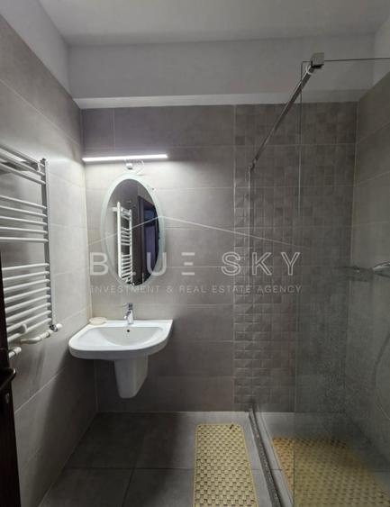 Apartament cu 3 camere decomandat, mobilat în Central