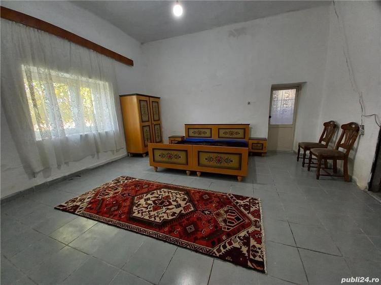Casă cu 6 camere cu Teren 1400 Mp în Checea