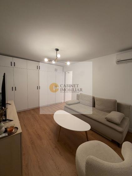 Apartament cu 2 camere decomandat, mobilat în P-ța Victoriei