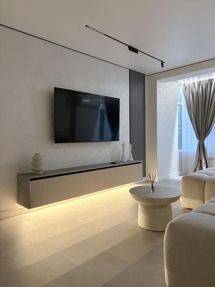Apartament cu 3 camere decomandat în Școlilor