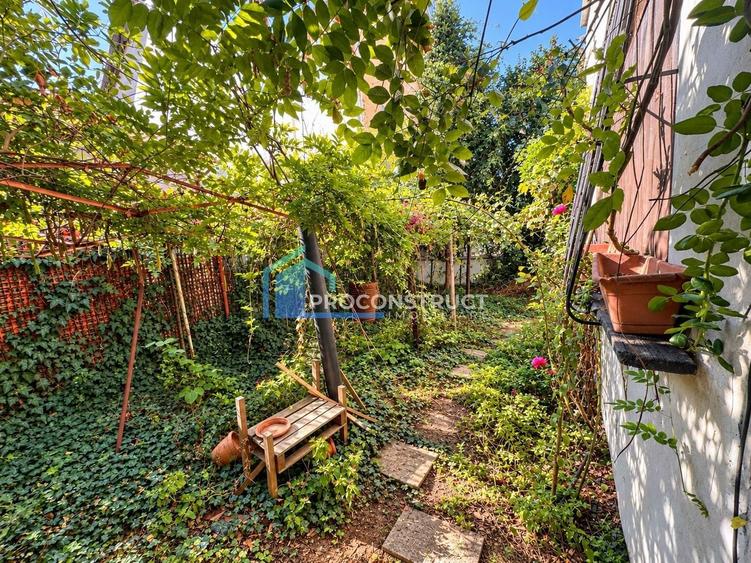Apartament cu 3 camere decomandat, mobilat în Girocului