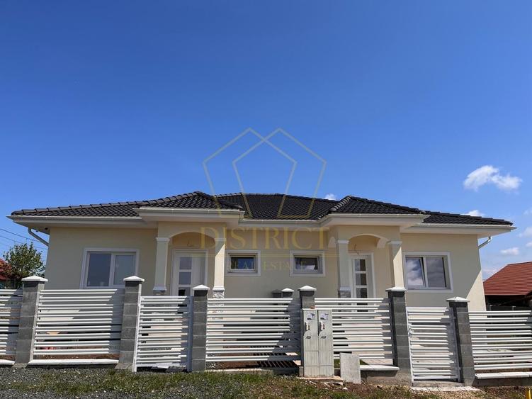 Duplex cu 3 camere cu Canalizare în Bucovăț (Remetea Mare)
