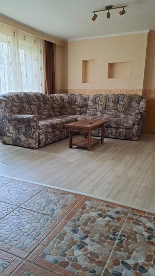 Apartament cu 3 camere semidecomandat în Gojdu