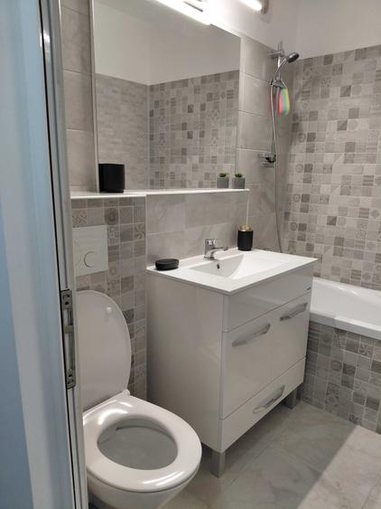 Apartament cu 3 camere semidecomandat în Micro 16