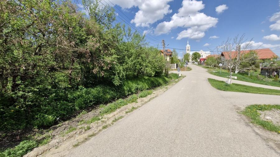 Teren de 1950 mp, în Dioșod