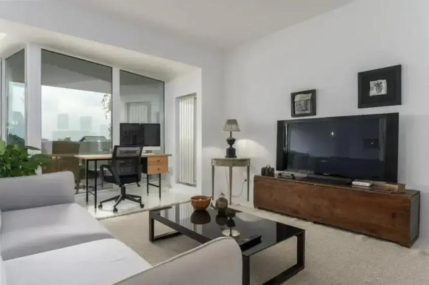 Apartament cu 4 camere decomandat, mobilat în Nord-Est