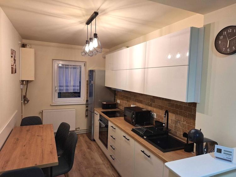 Apartament cu 3 camere, mobilat în Calea Dumbrăvii