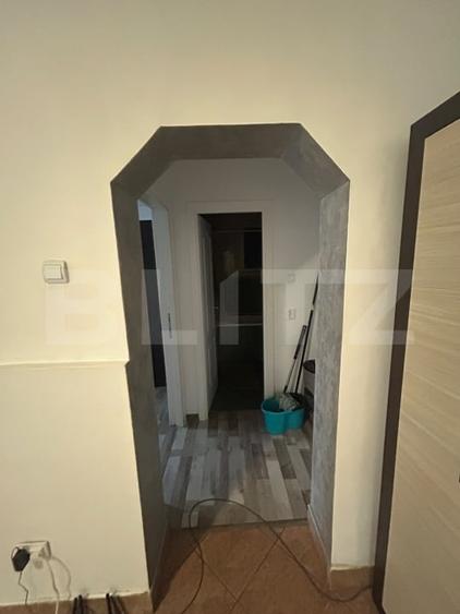 Apartament cu 3 camere semidecomandat, mobilat în Aleea Trandafirilor