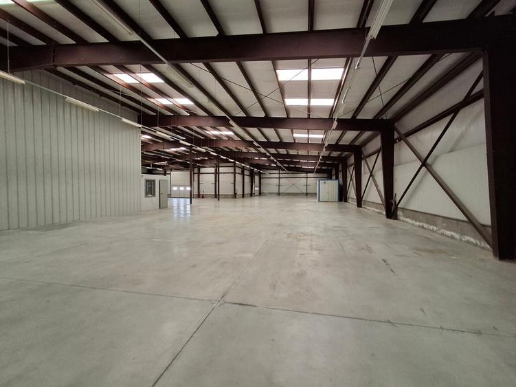 Spațiu industrial, de 2,200 mp, în Brănești