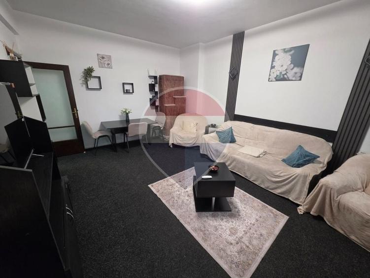 Apartament cu 2 camere decomandat, mobilat în P-ța Romană