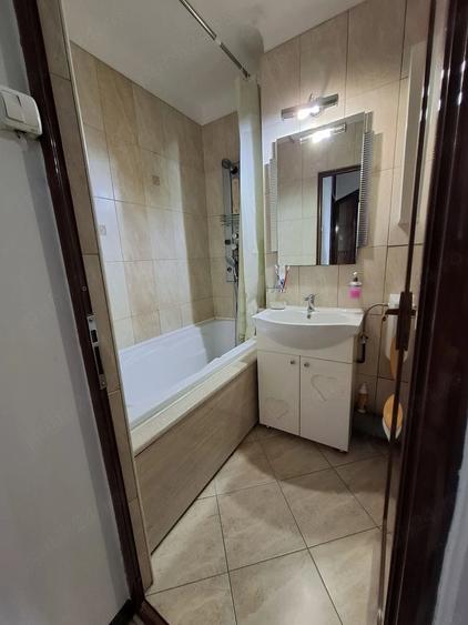 Apartament cu 3 camere semidecomandat în Ultracentral