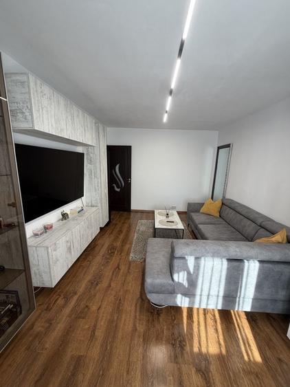 Apartament cu 2 camere decomandat în Broșteni