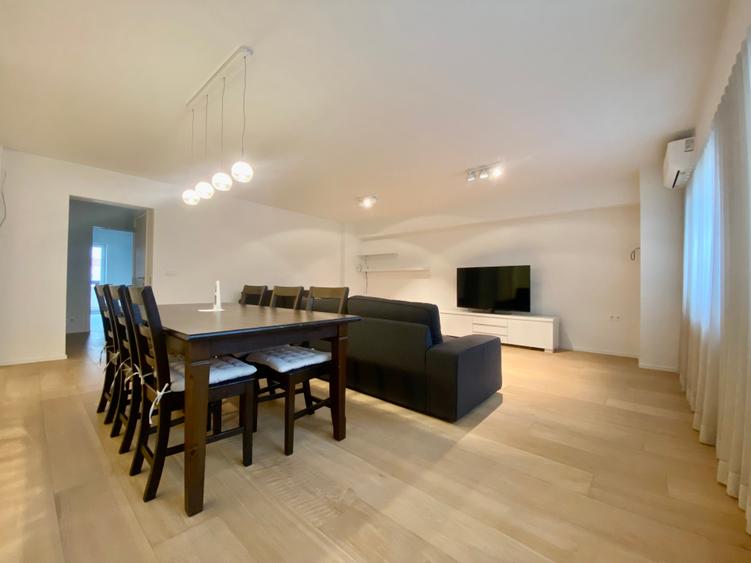 Apartament cu 3 camere decomandat în Nord-Est