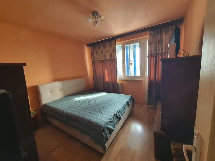 Apartament cu 3 camere decomandat în Dâmbovița