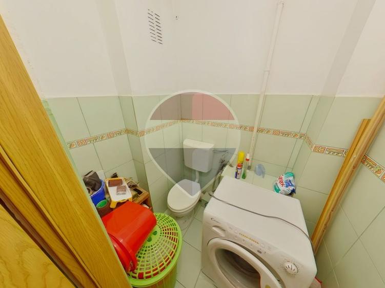 Apartament cu 4 camere decomandat, mobilat în Central