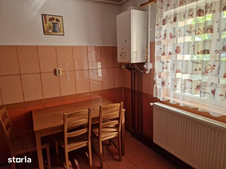 Apartament cu 4 camere decomandat în Micro 8