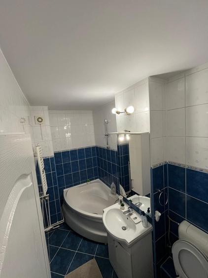 Apartament cu 3 camere decomandat în Hărmanului
