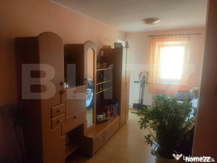 Apartament cu 3 camere decomandat în Siret