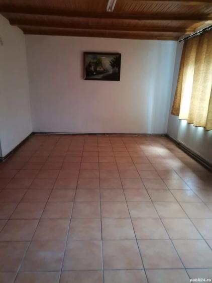Casă cu 6 camere în Central