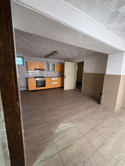 Casă cu 4 camere semidecomandat în Central