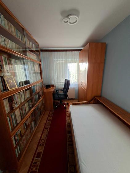 Apartament cu 3 camere decomandat în Valea Aurie