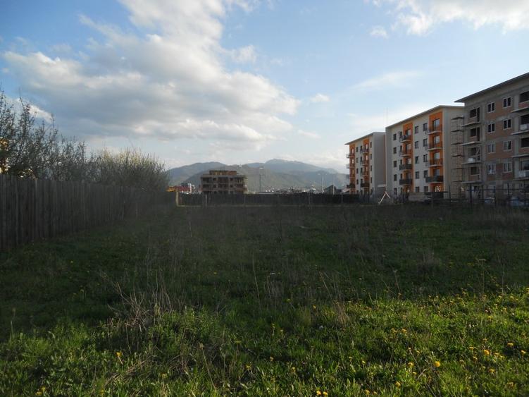 Teren intravilan de 1000 mp, în Tractorul