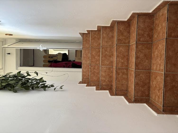 Apartament cu 3 camere semidecomandat în Străoane