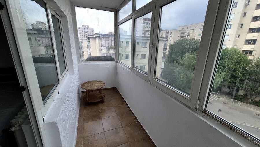 Apartament cu 2 camere decomandat în Văcăresti