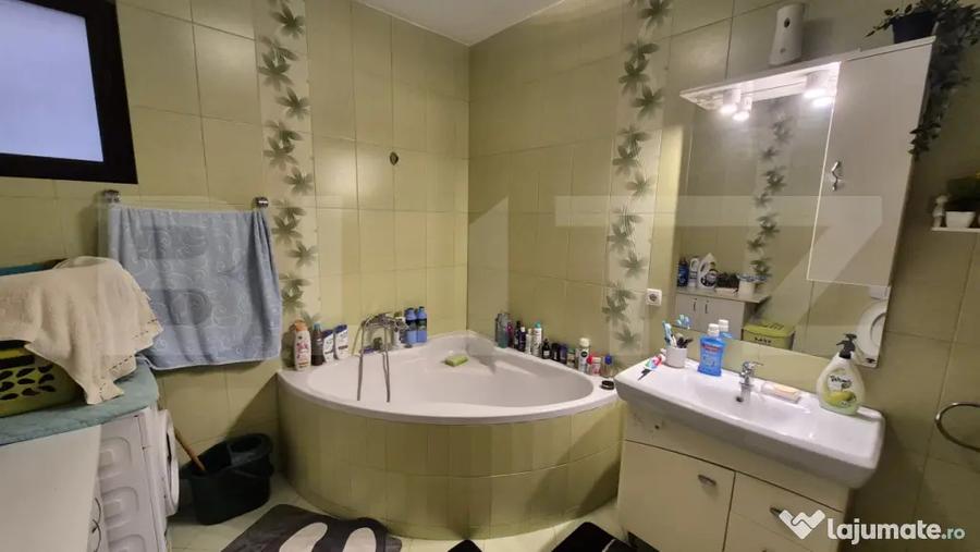 Apartament cu 3 camere decomandat, mobilat în Central