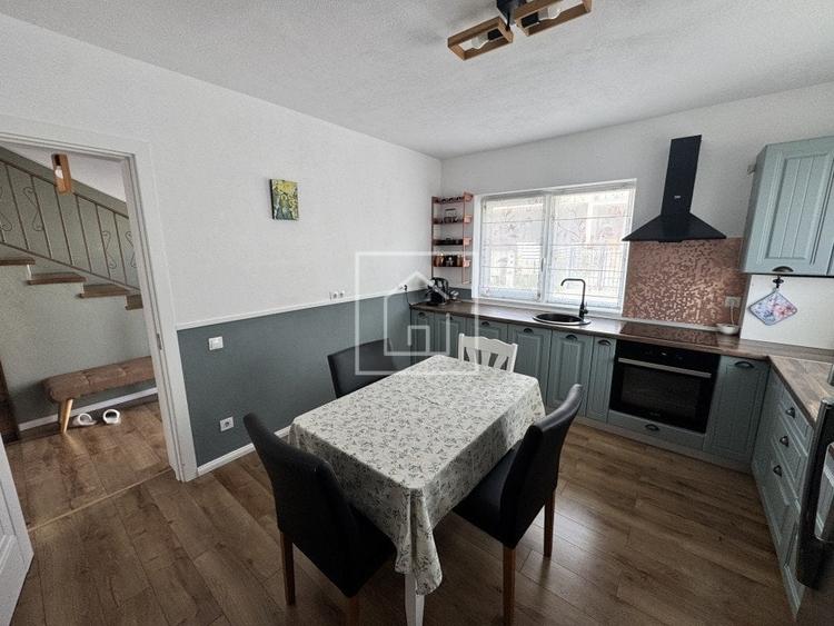 Duplex cu 4 camere cu Canalizare în Roșia