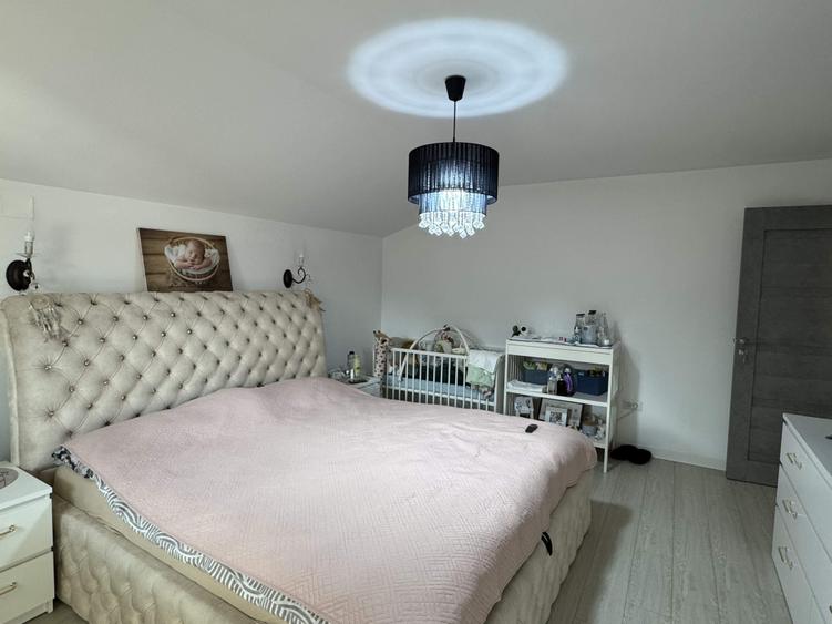 Casă cu 7 camere cu Garaj în Central