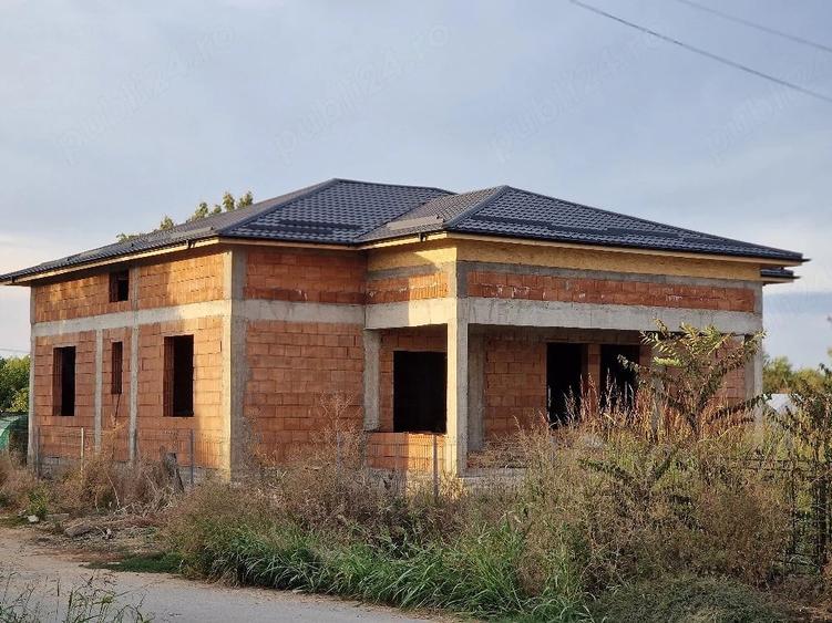 Casă cu Teren 931 Mp în Bălanu