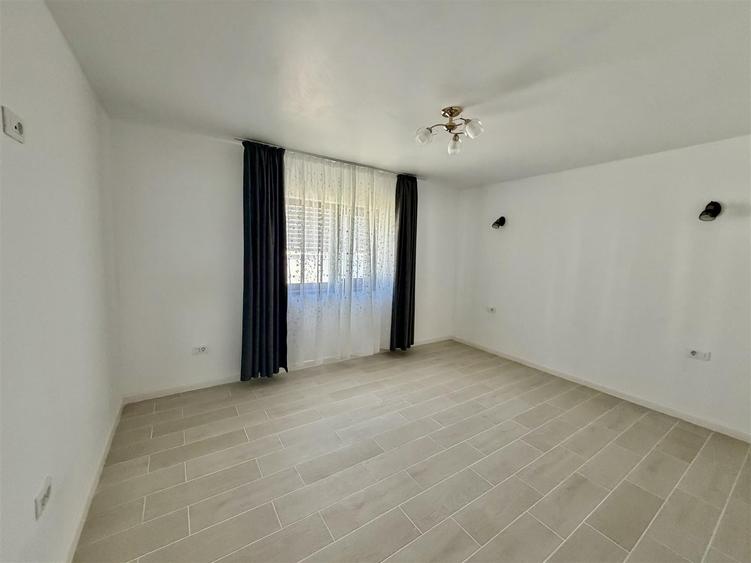 Casă cu 4 camere decomandat cu Teren 500 Mp în Bârnova