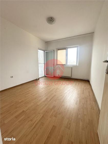 Apartament cu 4 camere decomandat în Km 4