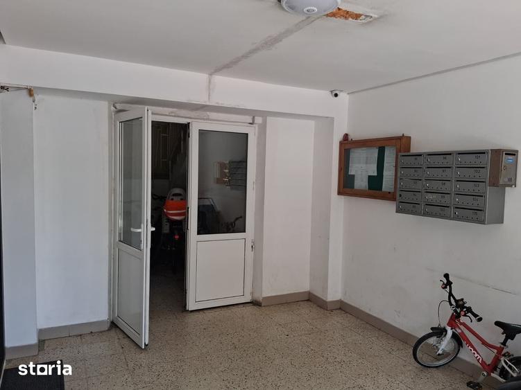 Apartament cu 3 camere decomandat în Titan