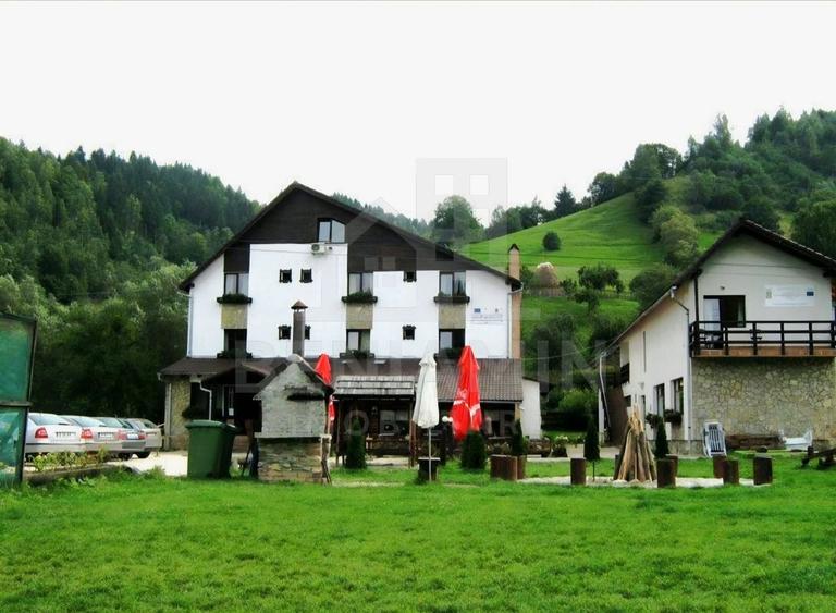 Hotel/Pensiune, de 900 mp, în Moieciu de Jos