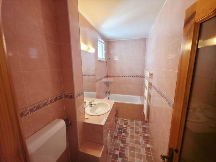 Apartament cu 3 camere decomandat, mobilat în Dărmănești