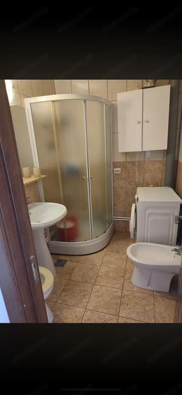 Apartament cu 3 camere decomandat în Exterior Vest