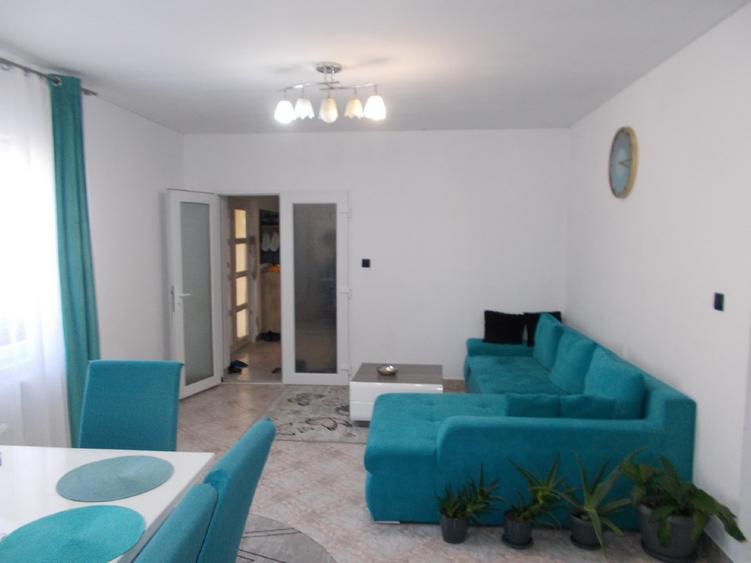 Casă individuală cu 5 camere cu Teren 1159 Mp în Utvin