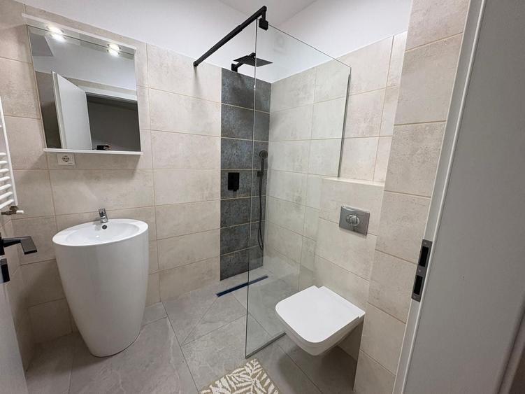 Apartament cu 3 camere decomandat, mobilat în Central