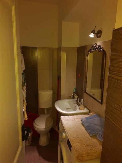 Apartament cu 3 camere decomandat în Cornișa