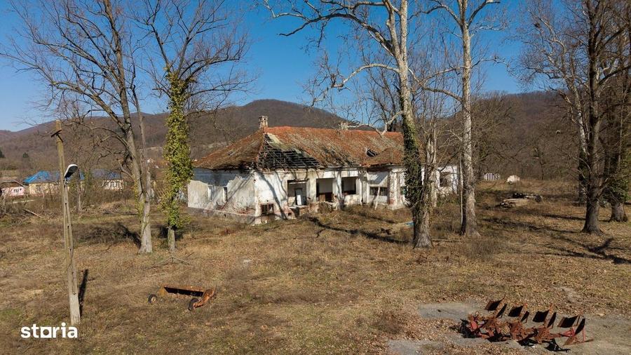 Casă cu 4 camere în Jupani
