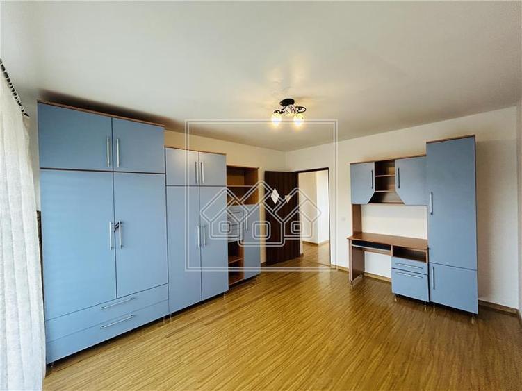 Apartament cu 3 camere decomandat în Șelimbăr