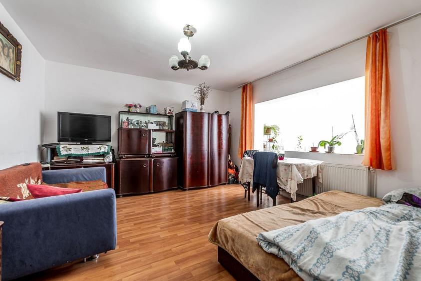 Apartament cu 3 camere decomandat în Confecții