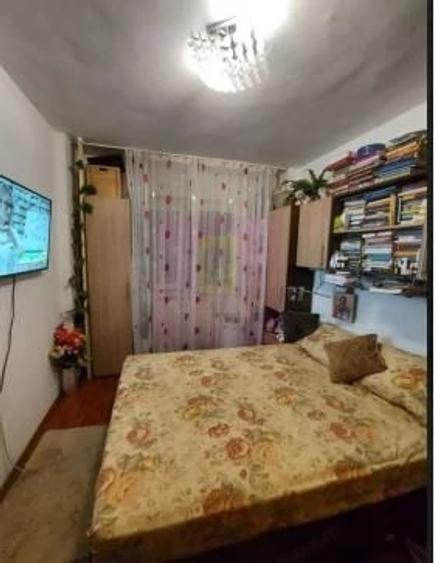 Apartament cu 3 camere semidecomandat în Sebastian